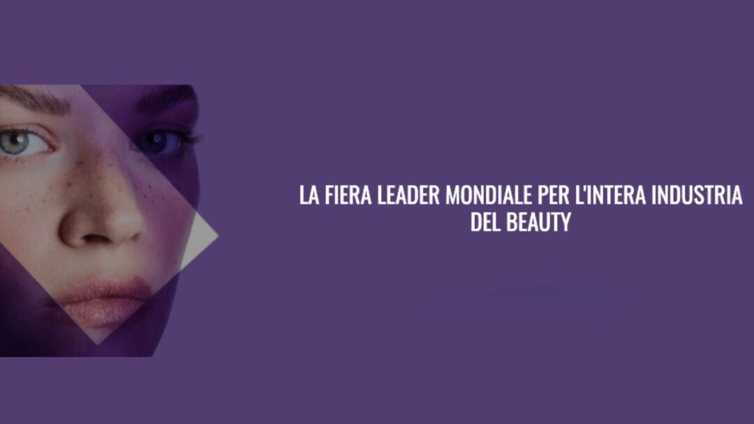 Primo piano di un volto con trucco delicato su sfondo viola e testo promozionale: "La fiera leader mondiale per l'intera industria del beauty."