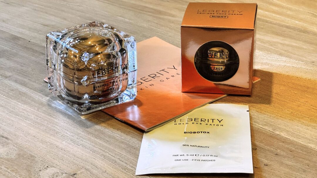 Prodotti Legerity Skin Care by Screen: Renewal Face Fluid, Pro-Age Face Cream e Gold Eye Patch, presentati in un elegante packaging dorato e trasparente.