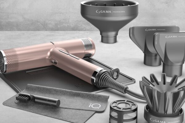 Phon Gama Professional iQ3 rosa con accessori professionali, diffusore e bocchette su fondo grigio