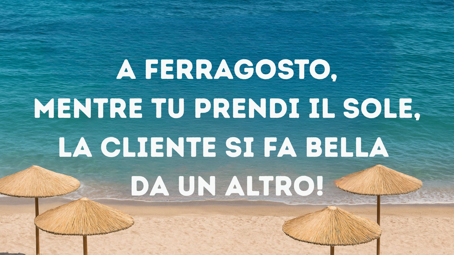A Ferragosto, mentre tu prendi il sole, la cliente si fa bella da un altro – messaggio provocatorio per parrucchieri, con sfondo di mare e ombrelloni in spiaggia.