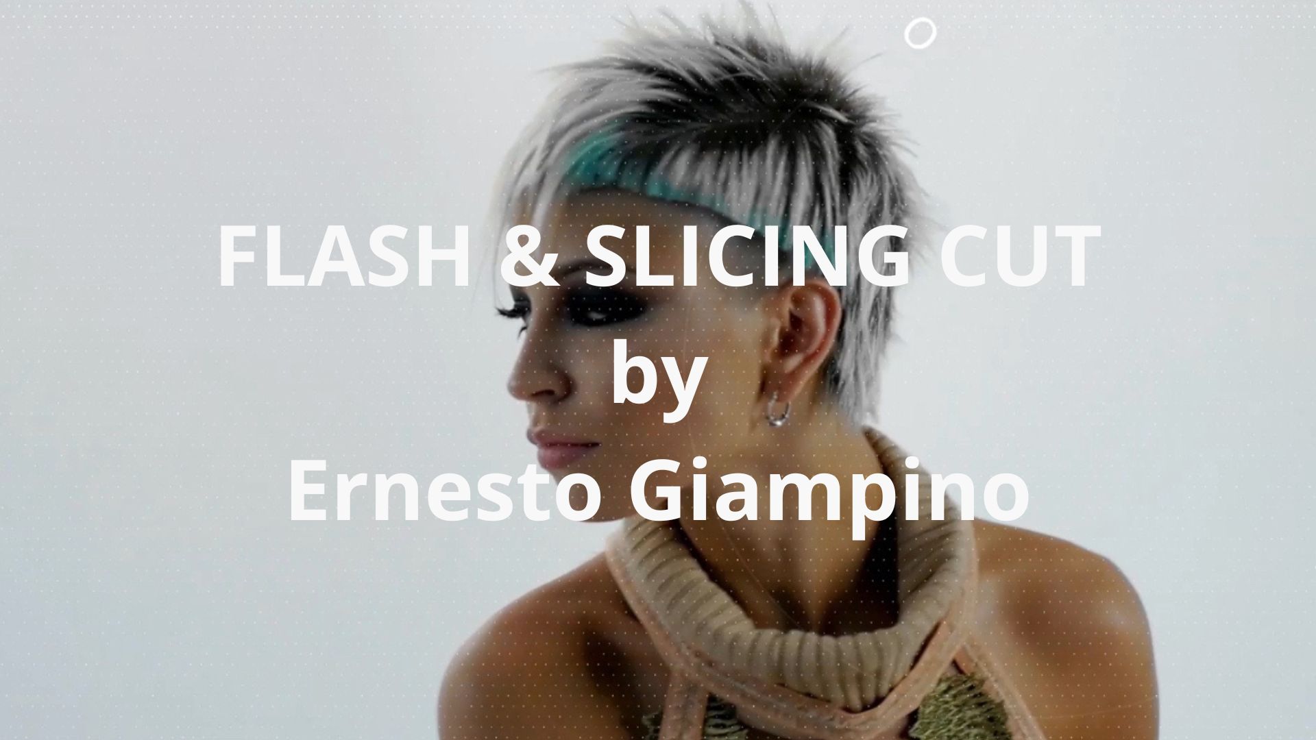 Primo piano di una modella con taglio corto e creativo, tecnica Flash & Slicing Cut di Ernesto Giampino, su sfondo chiaro.