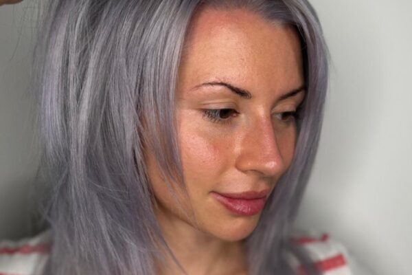 Trasformazione Ice Blonde firmata La Fede con tecnica shadow roots e ricostruzione Davroe.
