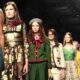 Modelle in passerella durante la Milano Fashion Week 2025 con abiti e look di tendenza.
