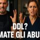 Parrucchiere ed estetista arrabbiati con la scritta “DDL? Fermate gli abusivi!” come protesta contro il nuovo DDL per il settore.