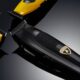 Clipper professionali JRL Lamborghini 2025 con design nero e giallo e logo ufficiale Automobili Lamborghini, fotografate su fondo riflettente.