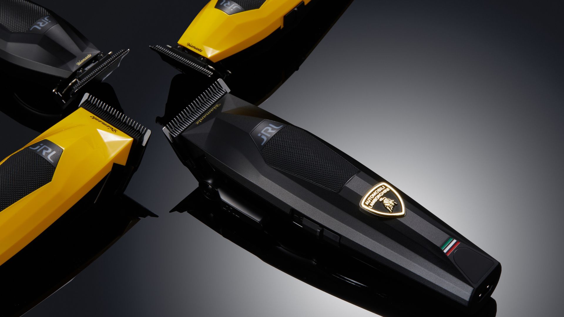 Clipper professionali JRL Lamborghini 2025 con design nero e giallo e logo ufficiale Automobili Lamborghini, fotografate su fondo riflettente.