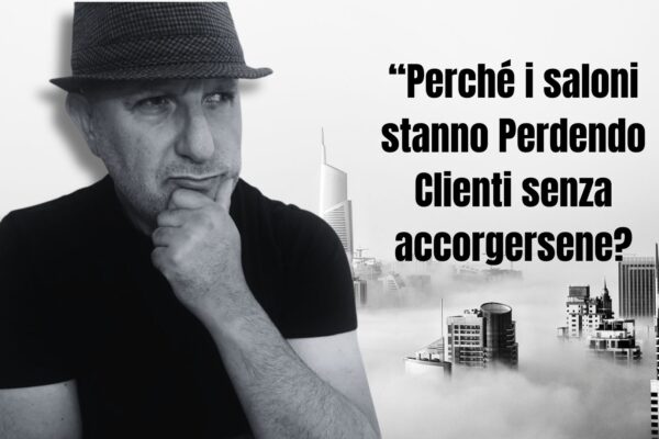 Uomo con cappello in primo piano che osserva pensieroso, con una skyline in bianco e nero sullo sfondo e la scritta “Perché i saloni stanno perdendo clienti senza accorgersene?” a destra.