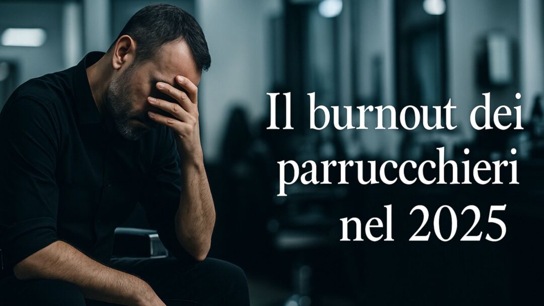 Parrucchiere seduto con la testa bassa, in un salone sfocato, mentre mostra segni di stanchezza. Testo sovrapposto: “Il burnout dei parrucchieri nel 2025”.