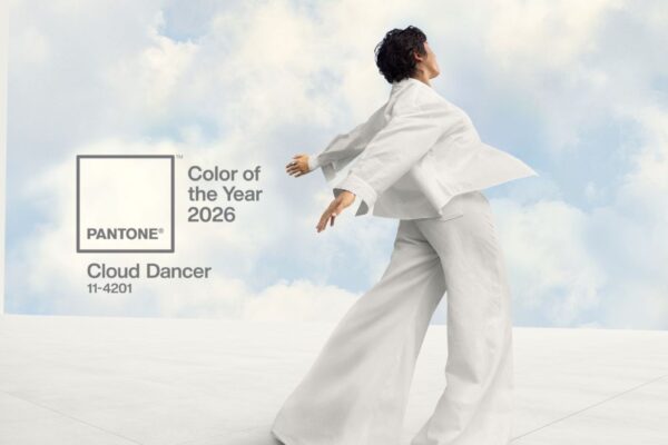 Pantone 2026: Cloud Dancer, il bianco morbido che guiderà moda e capelli