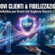 Grafica promozionale con il testo "MDP: NUOVI CLIENTI & FIDELIZZAZIONE. ORA. La Strategia Definitiva per Brand che Vogliono Vincere. Clicca e Scopri.". L'immagine mostra un ponte digitale luminoso che collega un salone con punti interrogativi a un salone con clienti felici, un grafico di crescita su un tablet, una mappa globale con bandiere di Italia, Cina e Regno Unito, e il logo "MDP Il Magazine del Parrucchiere" in uno scudo.