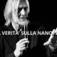 Ritratto in bianco e nero ad alto contrasto di Paolo Venzo al microfono, con la scritta in sovrimpressione "LA MIA VERITA' SULLA NANOPLASTIA".