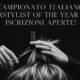 Mani di un hairstylist al lavoro durante una sessione di styling, fotografia editoriale in bianco e nero ad alto contrasto
