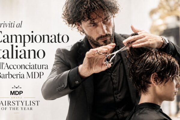 Parrucchiere al lavoro durante il Campionato Italiano dell’Acconciatura e Barberia MDP – Hairstylist of the Year