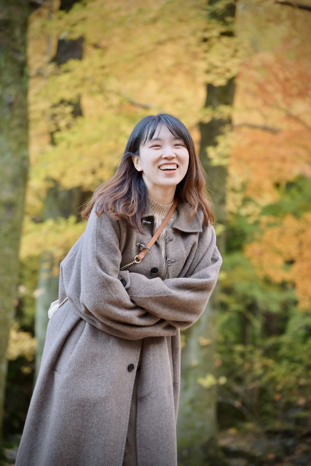 Woman with natural layered hair outdoors in fall