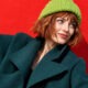 Bob ramato e cappello verde in un ritratto moda invernale
