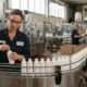 Produzione italiana di cosmetici professionali per capelli in stabilimento, immagine generata da AI