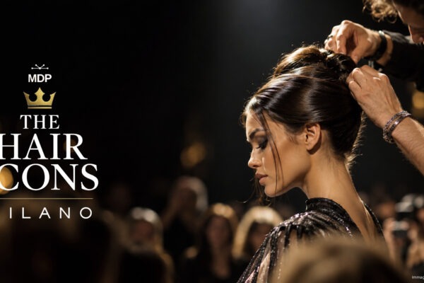 Logo THE HAIR ICONS Milano con hairstylist al lavoro sotto le luci dello show
