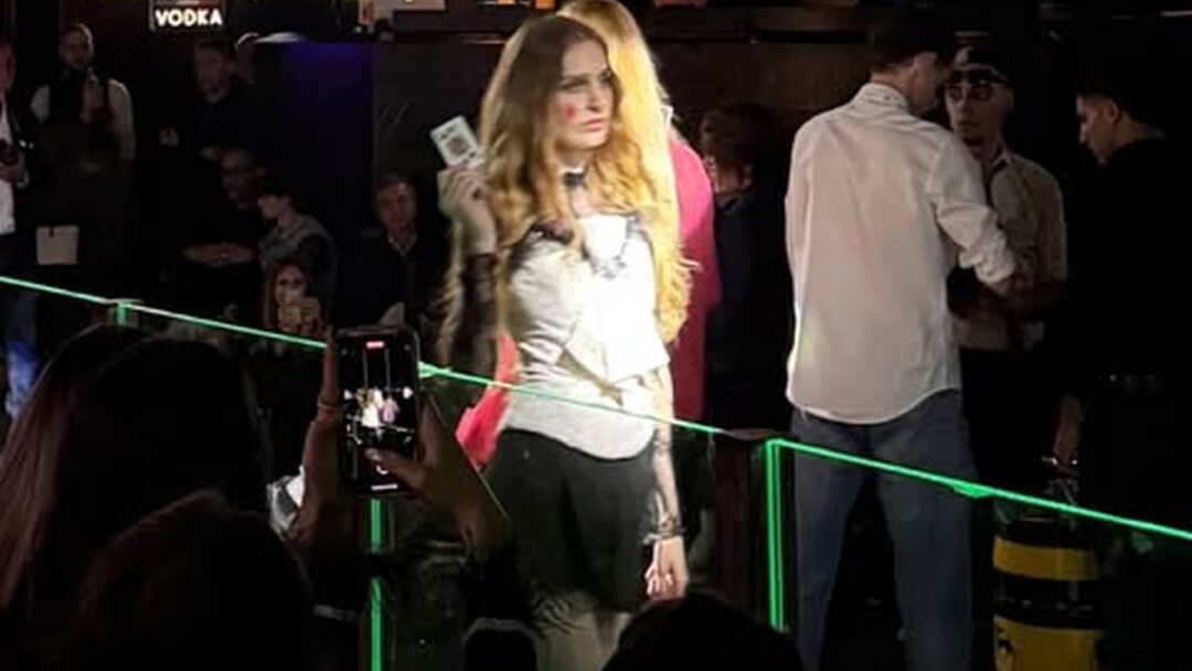Modella sul palco durante THE HAIR ICONS Milano 2026