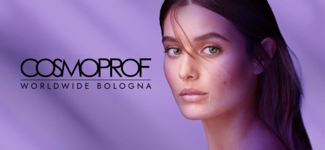 Logo ufficiale Cosmoprof Worldwide Bologna con il volto di una modella su sfondo lilla. Fiera internazionale per parrucchieri e beauty.
