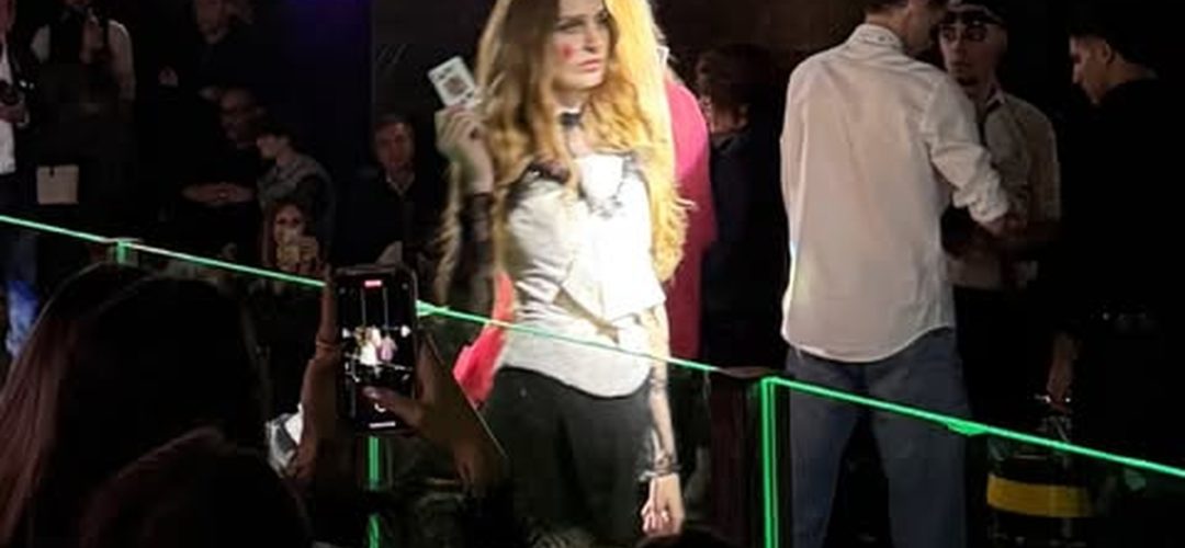 Modella sul palco durante THE HAIR ICONS Milano 2026